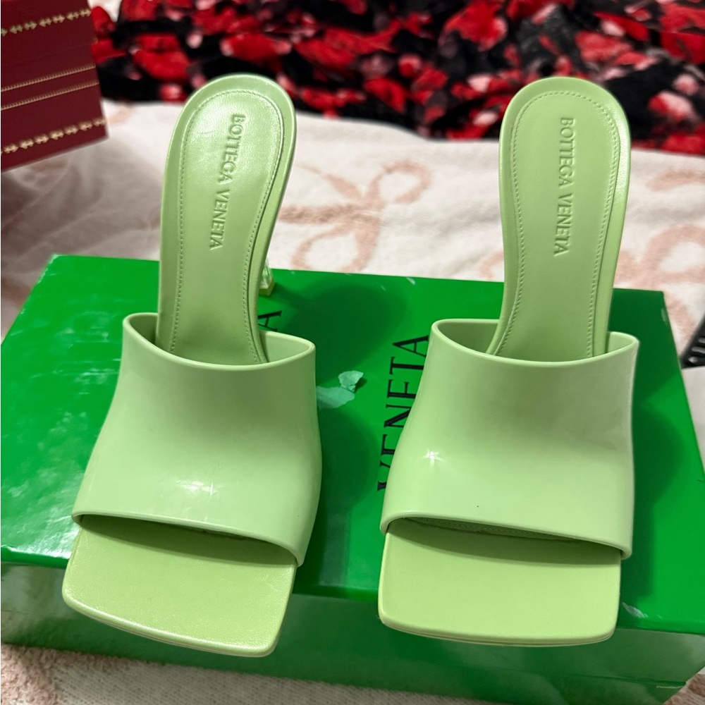 Bottega stretch mule in pistachio size 36